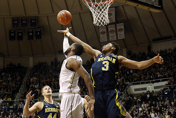 Max Bielfeldt (44) and Kameron Chatman (3)