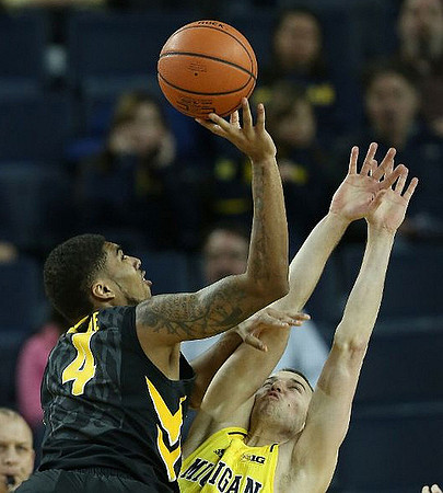 Nik Stauskas (11)