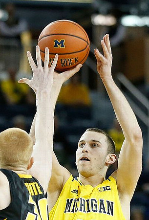Nik Stauskas (11)