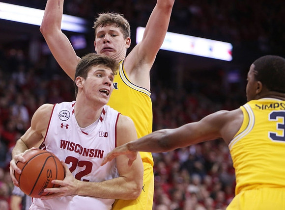 Moritz Wagner (13) and Xavier Simpson (3)