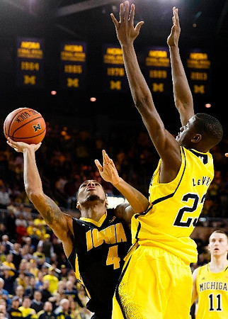 Caris LeVert (23) and Nik Stauskas (11)