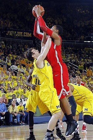 Zack Novak (0), Tim Hardaway Jr. (10), and Jordan Morgan (52)