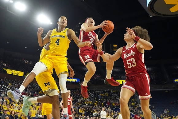 Nimari Burnett (4) and Tarris Reed Jr. (32)