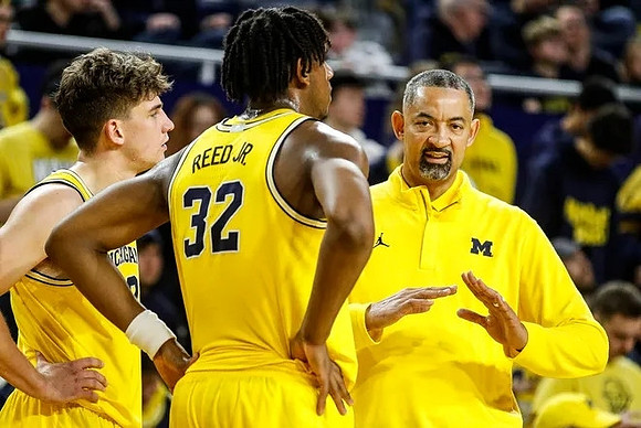 Will Tschetter (42), Tarris Reed Jr. (32), and Juwan Howard