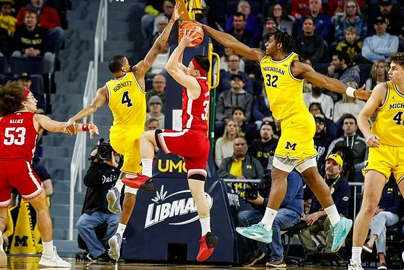 Nimari Burnett (4), Tarris Reed Jr. (32), and Will Tschetter (42)