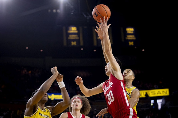 Tarris Reed Jr. (32) and Nimari Burnett (4)