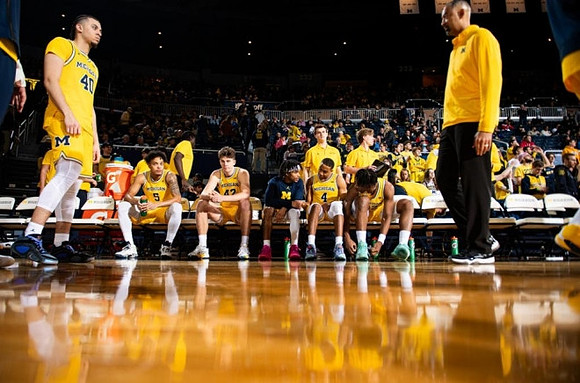 George Washington III (40), Juwan Howard, and Michigan Team