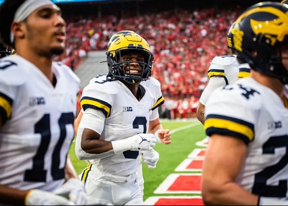 Anthony Solomon (10) and A.J. Henning (3)