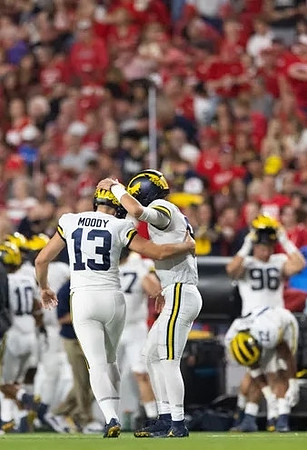 Jake Moody (13) and Brad Robbins (91)