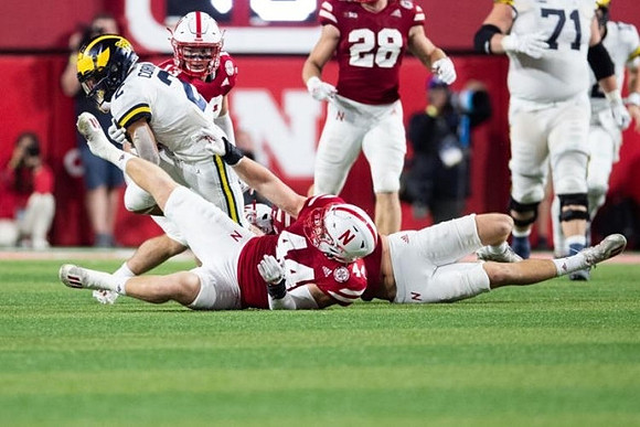 Blake Corum (2) and Andrew Stueber (71)
