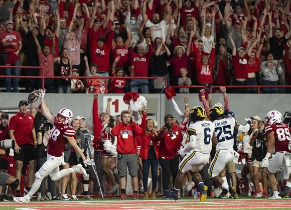R.J. Moten (6) and Junior Colson (25)