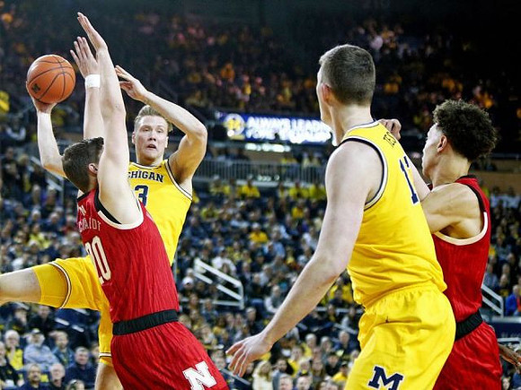 Ignas Brazdeikis (13) and Jon Teske (15)