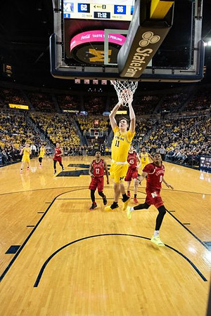 Colin Castleton (11), Ignas Brazdeikis (13), Jordan Poole (2), and David DeJulius (0)