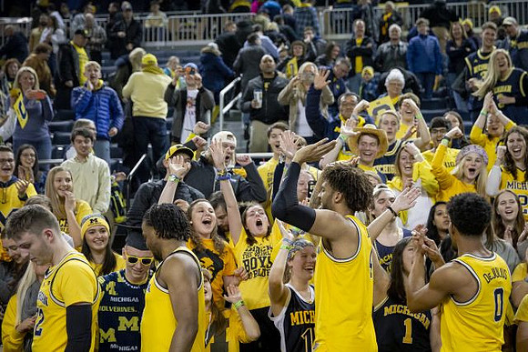Luke Wilson (32), Zavier Simpson (3), Isaiah Livers (4), and David DeJulius (0)