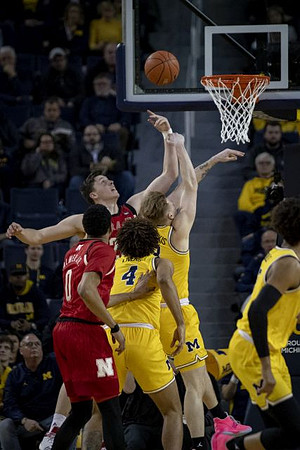 Isaiah Livers (4) and Ignas Brazdeikis (13)