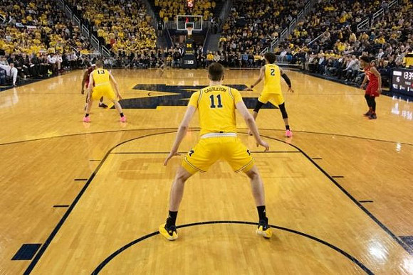 Ignas Brazdeikis (13), Colin Castleton (11), and Jordan Poole (2)