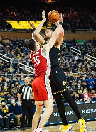 Hunter Dickinson (1)