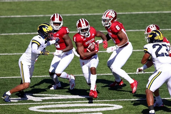 Vincent Gray (4) and Michael Barrett (23)