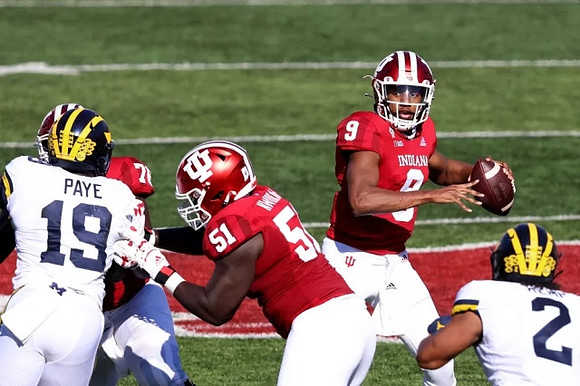 Kwity Paye (19) and Carlo Kemp (2)
