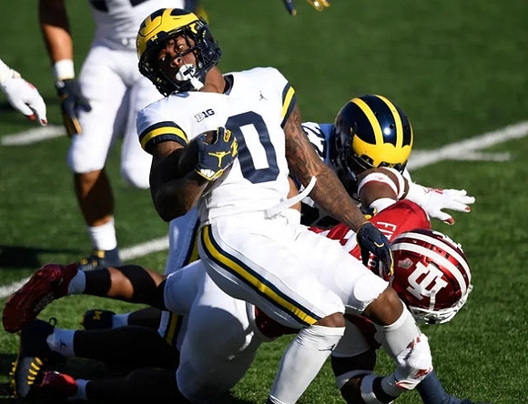 Giles Jackson (0) and Hunter Reynolds (27)