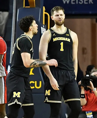 Brandon Johns Jr. (23) and Hunter Dickinson (1)