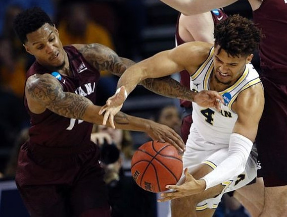 Isaiah Livers (4)