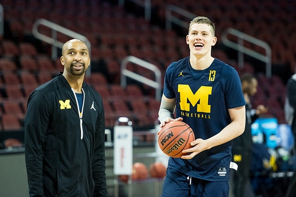 Saddi Washington and Moritz Wagner (13)