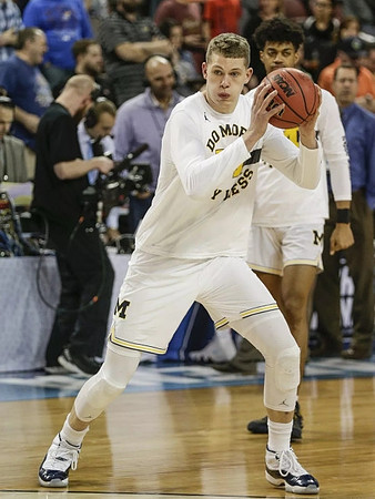 Moritz Wagner (13) and Ibi Watson (23)