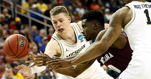 Moritz Wagner (13) and Charles Matthews (1)