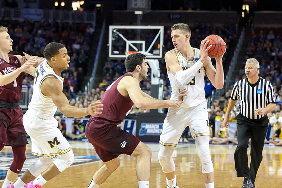 Jaaron Simmons (5) and Moritz Wagner (13)