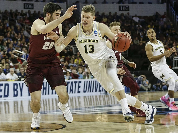Moritz Wagner (13) and Jaaron Simmons (5)