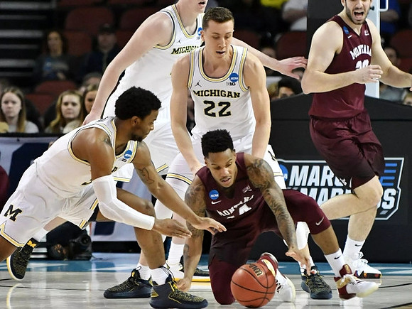 Zavier Simpson (3), Duncan Robinson (22), and Jon Teske (15)