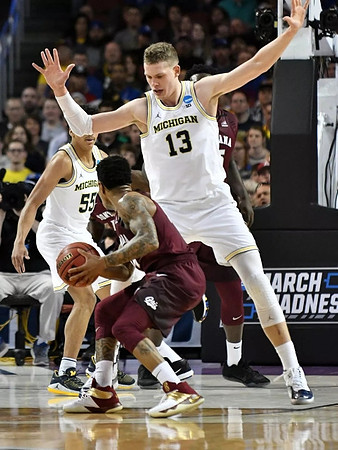 Eli Brooks (55) and Moritz Wagner (13)