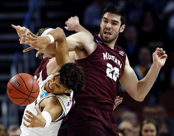 Isaiah Livers (4)