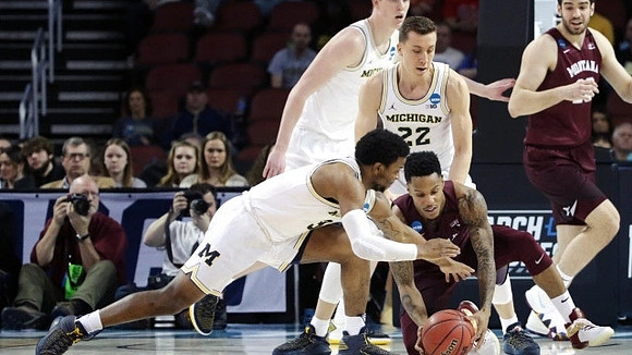 Zavier Simpson (3), Duncan Robinson (22), and Jon Teske (15)