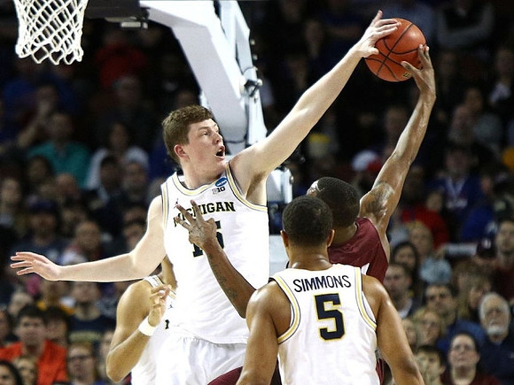 Jon Teske (15) and Jaaron Simmons (5)