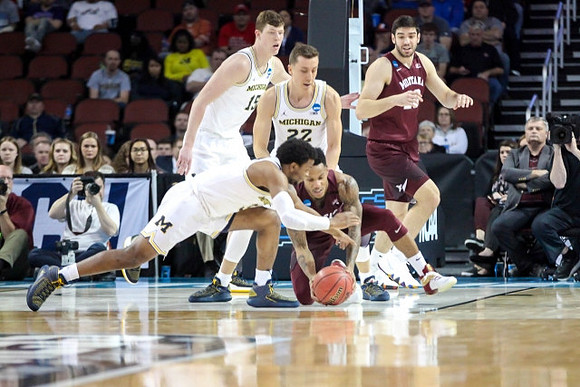 Zavier Simpson (3), Duncan Robinson (22), and Jon Teske (15)