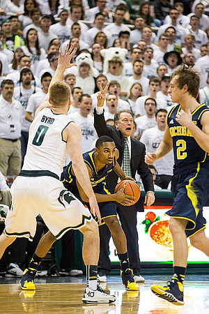 Zak Irvin (21), Spike Albrecht (2), and Michigan State Head Coach Tom Izzo