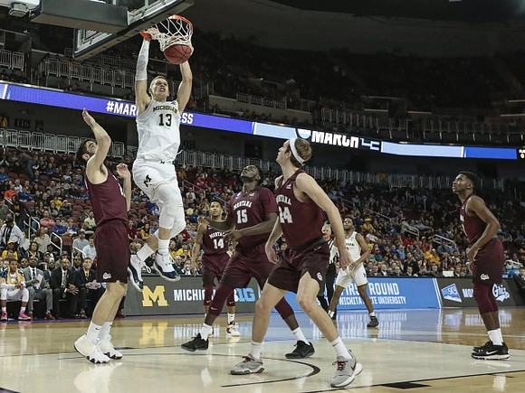 Moritz Wagner (13) and Zavier Simpson (3)