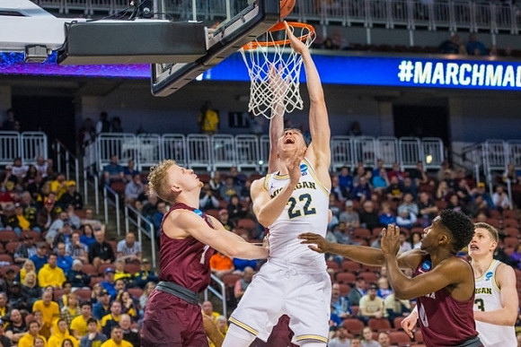 Duncan Robinson (22) and Moritz Wagner (13)