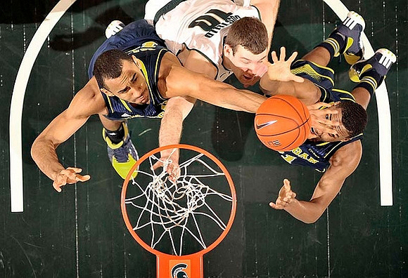 Jon Horford (15) and Zak Irvin (21)