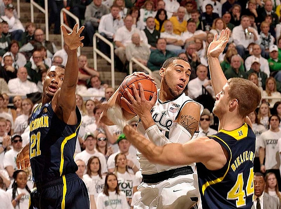 Zak Irvin (21) and Max Bielfeldt (44)