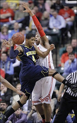 Darius Morris (4)