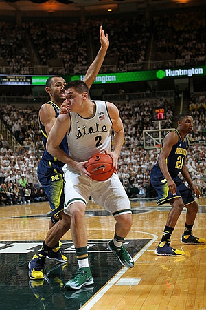 Jon Horford (15) and Zak Irvin (21)