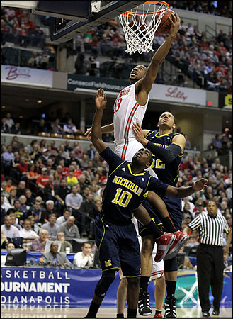 Tim Hardaway Jr. (10) and Jordan Morgan (52)