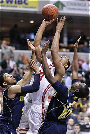 Darius Morris (4) and Tim Hardaway Jr. (10)