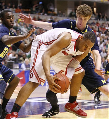 Tim Hardaway Jr. (10) and Evan Smotrycz (23)