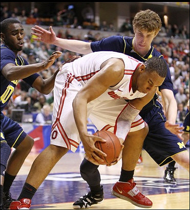 Tim Hardaway Jr. (10) and Evan Smotrycz (23)