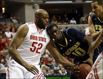Tim Hardaway Jr. (10) and Jordan Morgan (52)