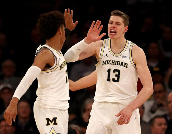 Jordan Poole (2) and Moritz Wagner (13)